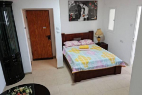 Beautiful studio apartment by the sea